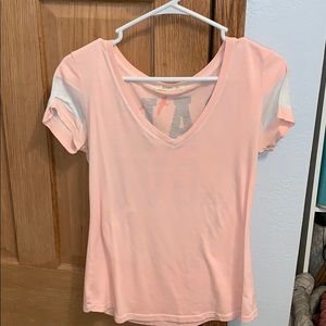 Vneck tshirt says CALI LOVE